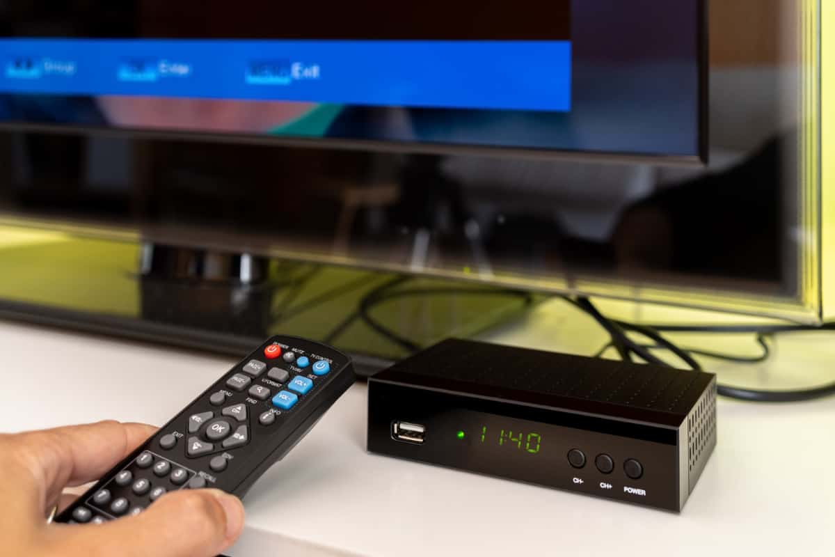 Unicom Set Top Box vs. STB Lain: Menguak Pilihan Terbaik untuk Pengalaman TV Digital Maksimal Anda!